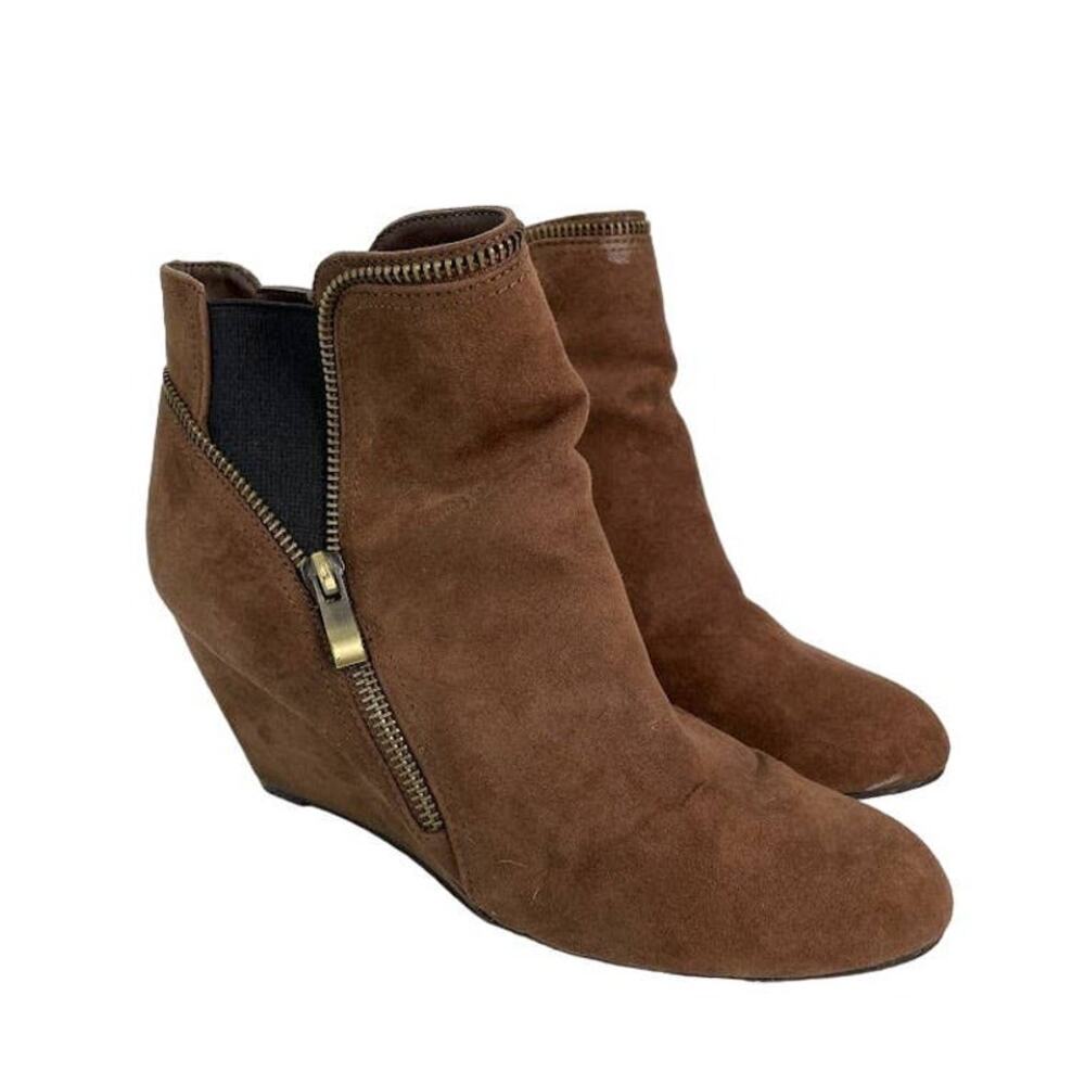 Indigo rd. Brown Suede Wedge Booties Round Toe Brass Side Zip Heeled Ankle Boots